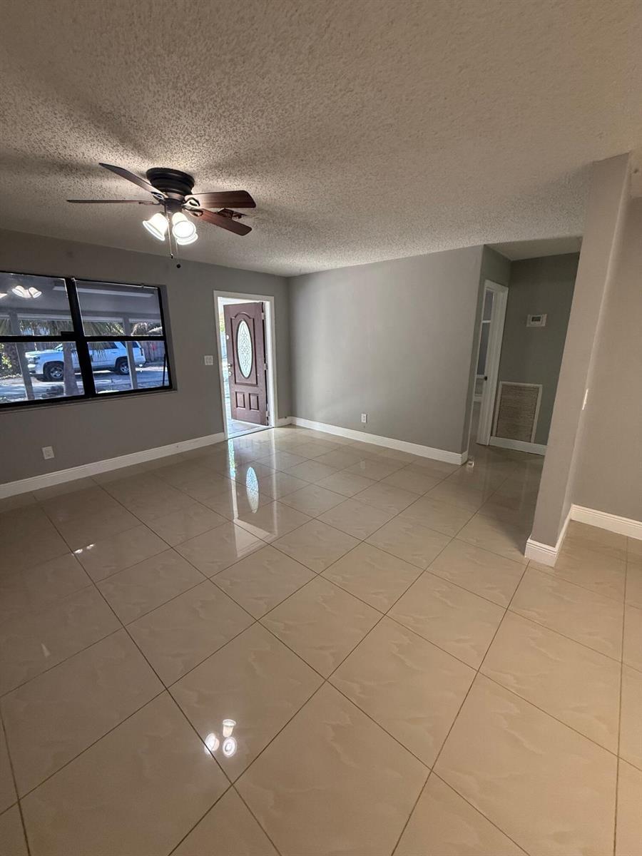 Building Photo - 5163 Club Rd