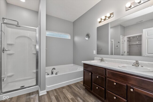 Building Photo - 6607 Laurelwood Dr