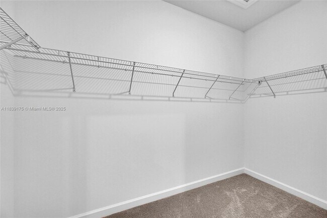 Building Photo - 4548 Hollister Ave