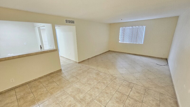 Building Photo - 5541 Fulcher Ave