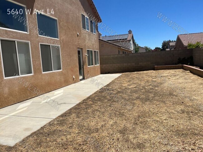 Building Photo - 5640 W Ave L4