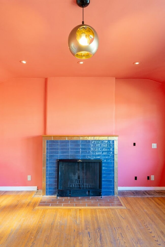 Building Photo - Vibrant 2b2b Franklin Hills / Los Feliz Home - Huge Private Grass  Yard - Central HVAC