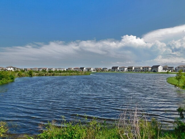 Building Photo - 7123 Vista Hermosa Dr