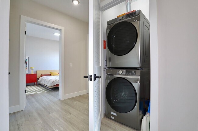 Building Photo - 212 70th St