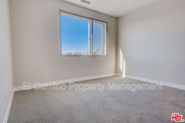 Building Photo - 835 Aloe Pl