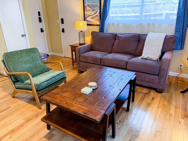 Building Photo - 16018 Windsor Dr