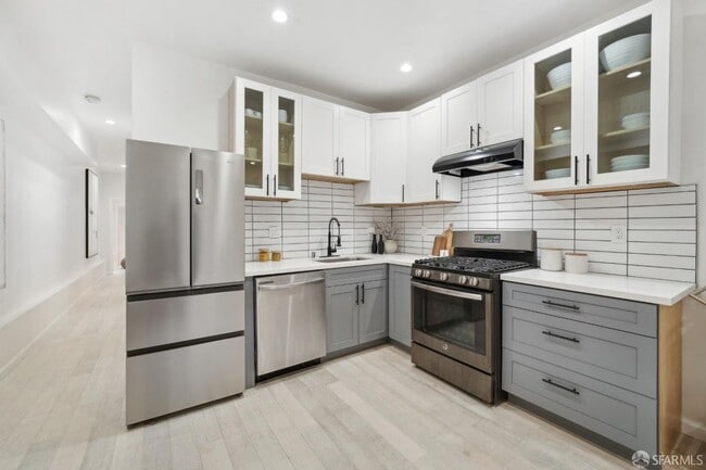 Building Photo - 202 (17-19 Card Aly)