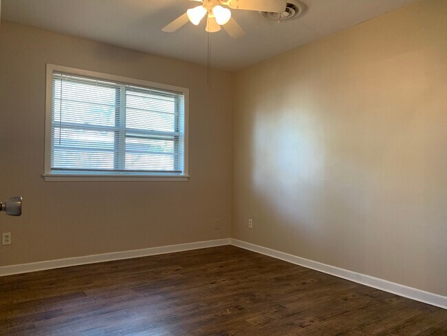 Building Photo - 701 Hybiscus Ln