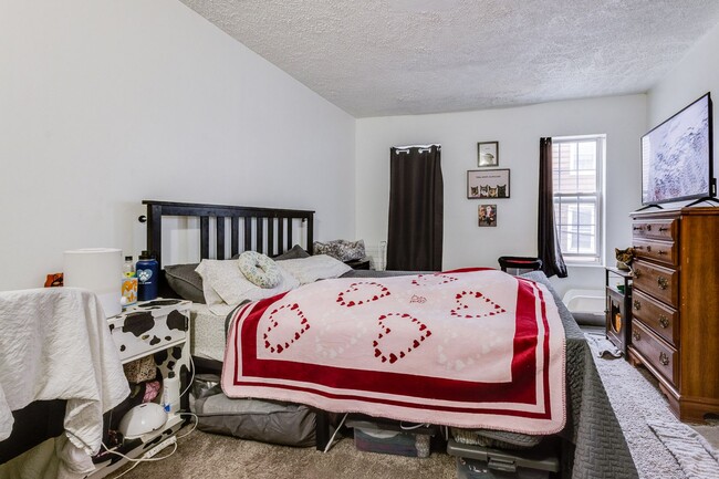 Building Photo - 2013.5 Gregory St