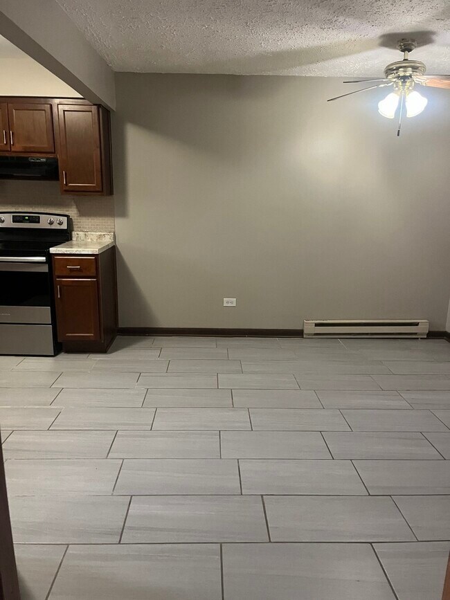 Building Photo - 14747 Kenton Ave