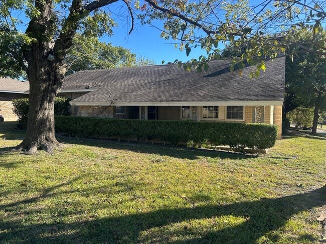 Building Photo - 950 Magnolia Ln