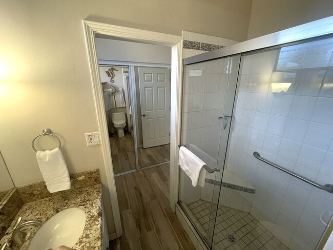 Building Photo - Step into the peaceful and lovingly cared-for 2-bedroom, 2-bath condo in Haleakala Shores — one o...