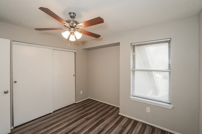 Building Photo - 6915 Eagle Ridge Dr