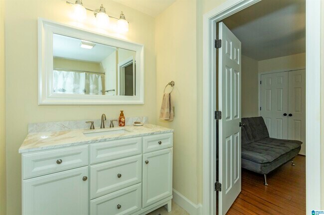 Building Photo - 327 Heath Dr