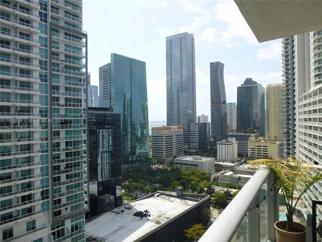 Building Photo - 1100S S Miami Ave