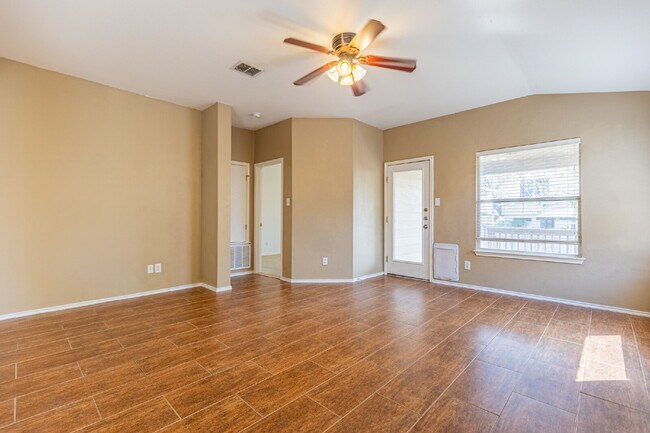 Building Photo - 8914 Walnut Springs