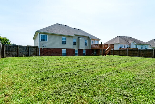 Building Photo - Flagstone Drive