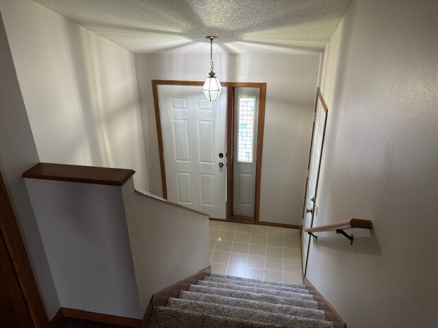 Building Photo - 127 Rosewood Ln S