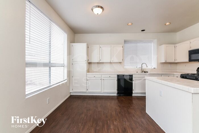Building Photo - 1705 Talon Ave