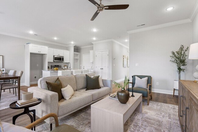 Building Photo - NEW 2 Bedroom Townhome in Cleveland!