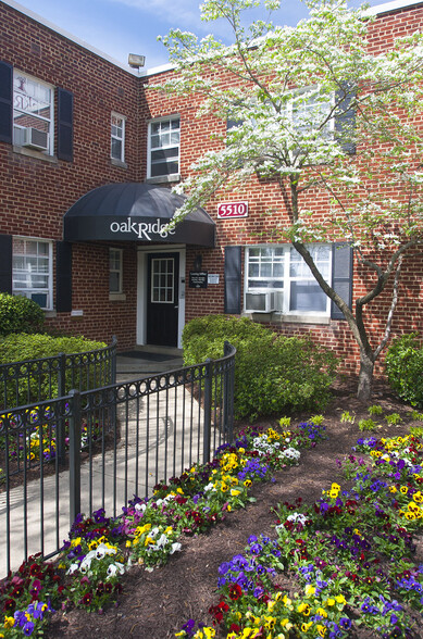 Oak Ridge Apartments Courtyard - Oak Ridge Apartments