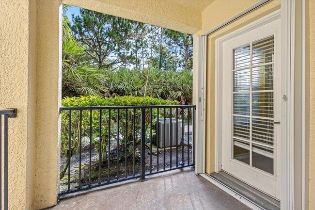 Building Photo - 110 SW Peacock Blvd