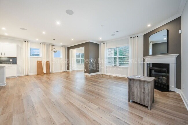 Building Photo - 19016 Yellow Birch Dr