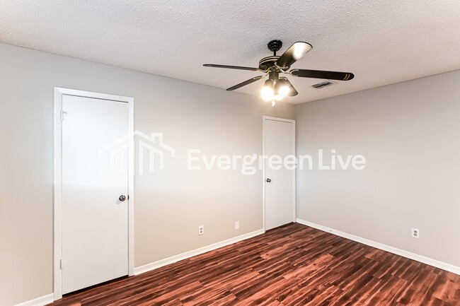 Building Photo - 6019 Coachgate Dr