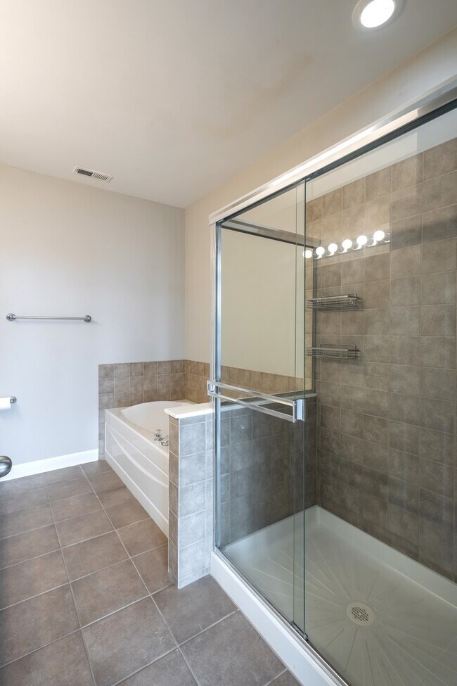 Building Photo - 2641 Loren Ln