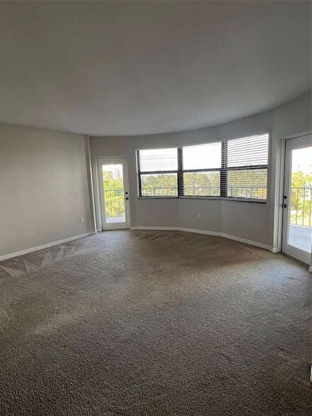 Building Photo - 670 Island Way
