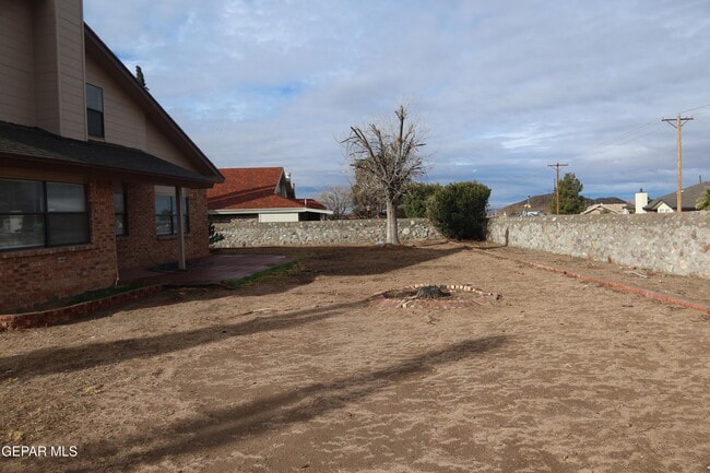 Building Photo - 1137 W Bend Ln
