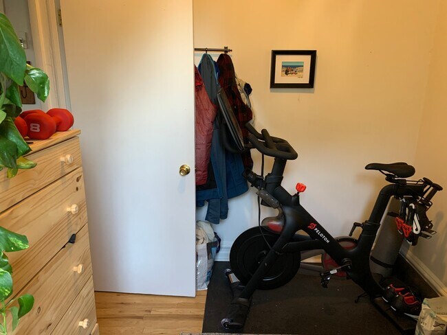 Building Photo - 219 13th St