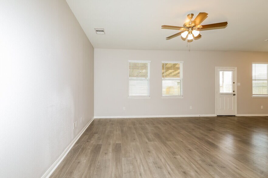 Building Photo - 28009 Irving Dr