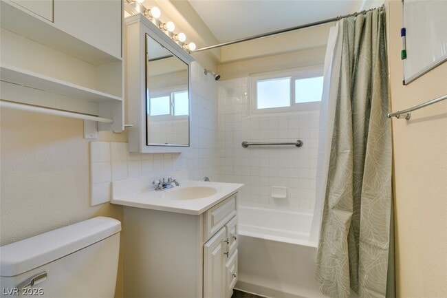 Building Photo - 5 Mallory St