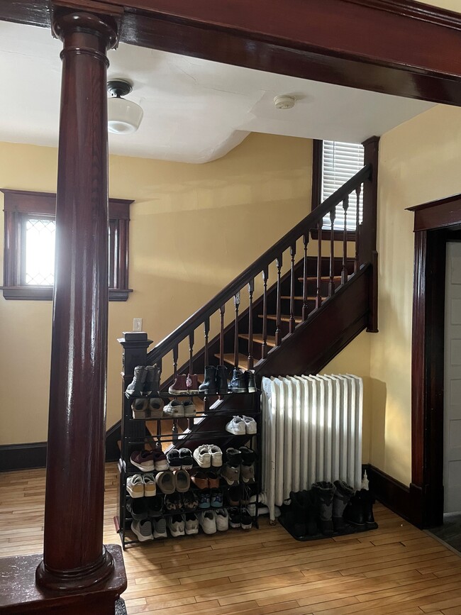 Building Photo - 1078 16th Ave SE