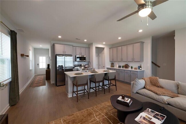 Building Photo - 622 Shallowford Rd