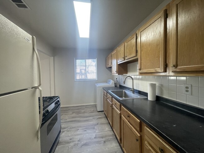 Building Photo - 10429 Ralph Ave NE