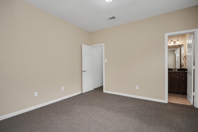 Building Photo - 1137 W 24th St