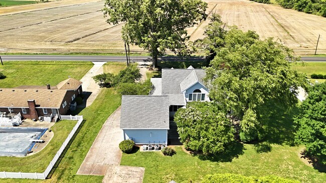 Building Photo - 2029 Mt Pleasant Rd