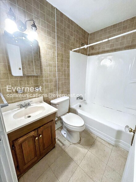 Building Photo - 1715 Longview Dr