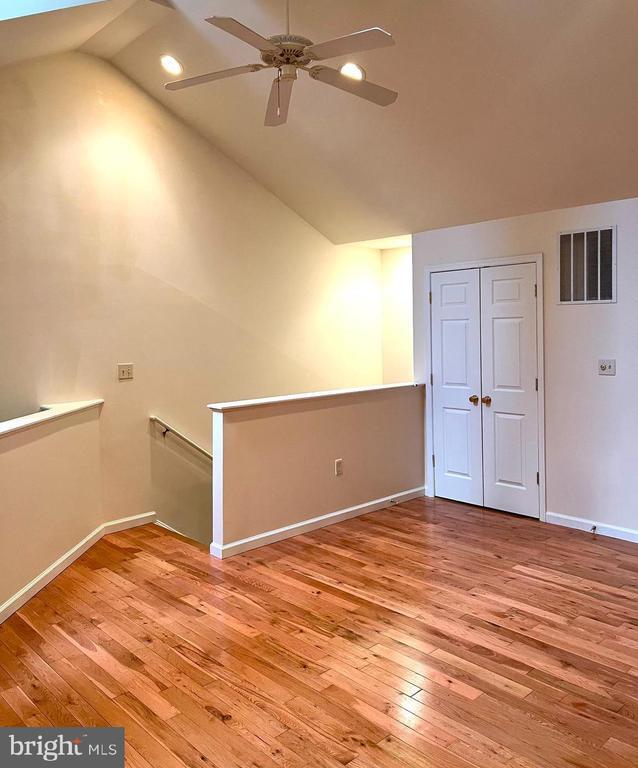 Building Photo - 2037 Powell Dr