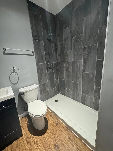 Building Photo - 2600 Melrose Ave