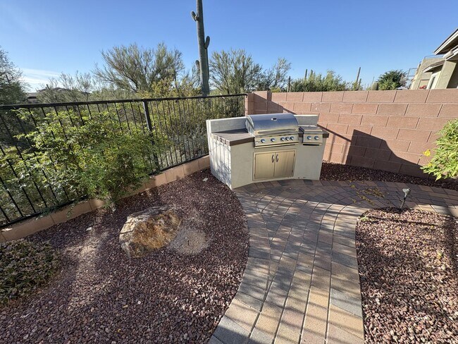 Building Photo - Dove Mountain 4 bedroom with Den 3,277 sq ft 3 car tandem garage