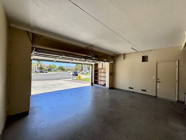 Building Photo - Murrieta Home with 6 Bedrooms plus a Bonus...