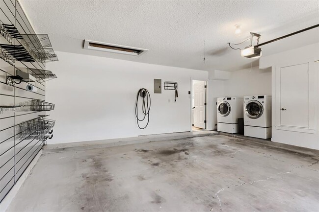 Building Photo - 2608 Piping Rock Trail