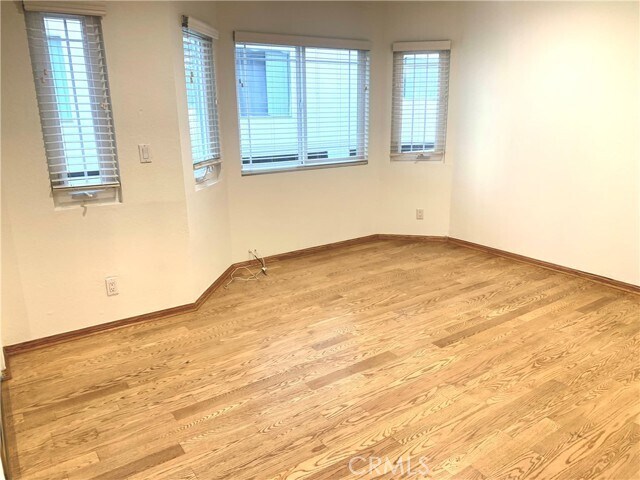 Building Photo - 425 S Catalina Ave