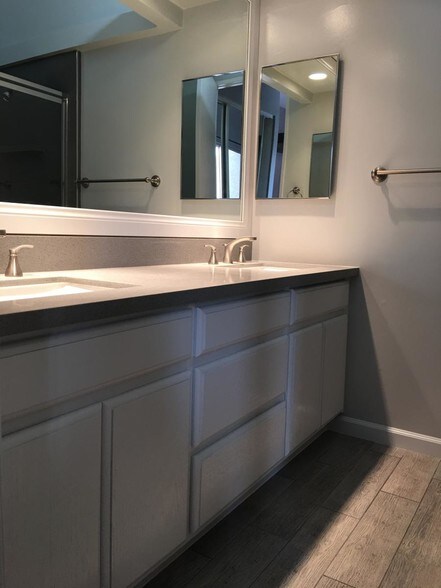 Building Photo - 5151 Balboa Blvd