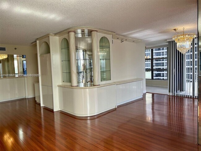 Building Photo - 19101 NE 36th Pl