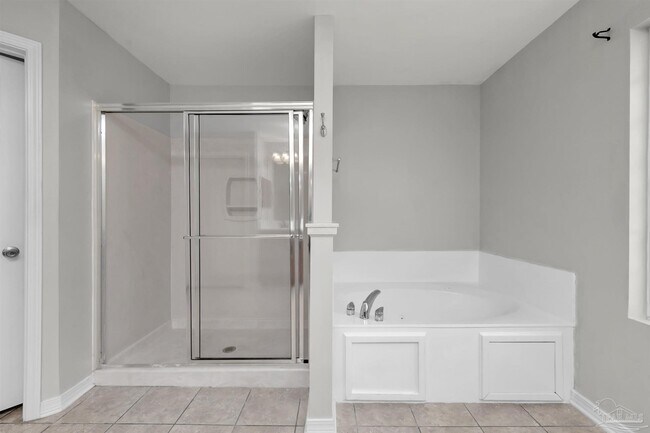 Building Photo - 2491 Parkridge Dr