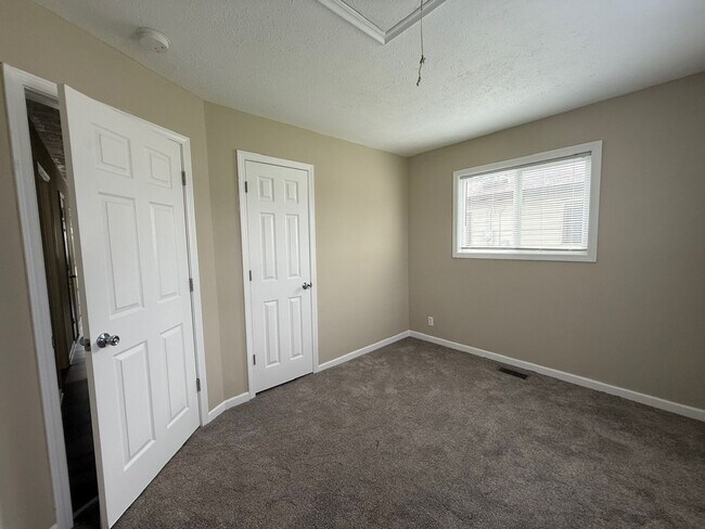 Building Photo - Newly rehab, three bedroom, one bath and Christian Park with a fence yard.